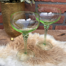 2 x Vintage 'Roemer'(likeurglas) groen, handgeblazen, H 16,5 cm