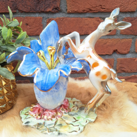 Vintage kitsch Bambi beeld met bloem 'vaasje