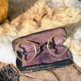 Antiek 'Pince nez' bril met 1 'oortje' aan dun kettinkje