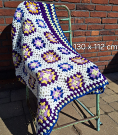 Te huur: Granny square plaid 130 x 112 cm