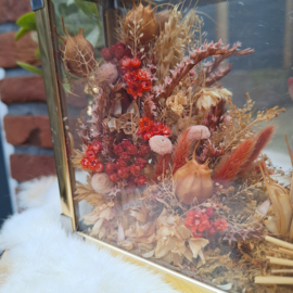 Vintage "gouden" spiegellijst met droogbloemen