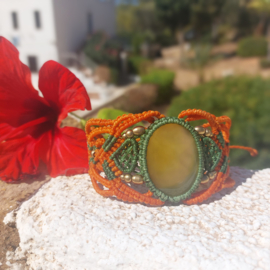 Vintage geknoopte Tibetaanse armband met steen en kraaltjes nr. 3