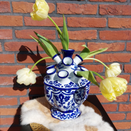 Tulpen vaas met 12 gaten in wit met blauw motief