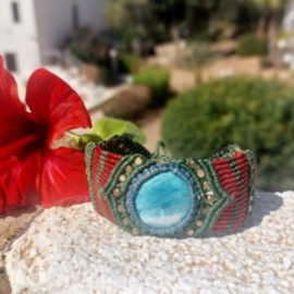 Vintage geknoopte Tibetaanse armband met steen en kraaltjes nr. 1