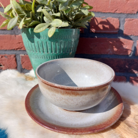 Vintage Ceramano set: Kop en schotel en schaaltje op schotel