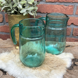 Vintage minimalistische water kan turqoise blauw, H 18 cm.