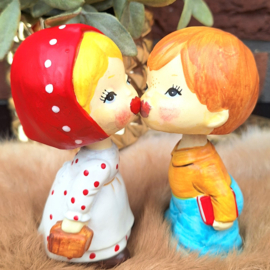 Vintage kussende poppetjes, meisje en jongen( bobblehead dolls)