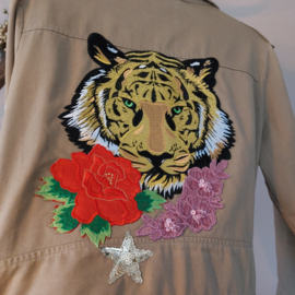 Gepimpt jasje met tijger en panter, uit eigen atelier, mt.M