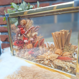 Vintage "gouden" spiegellijst met droogbloemen