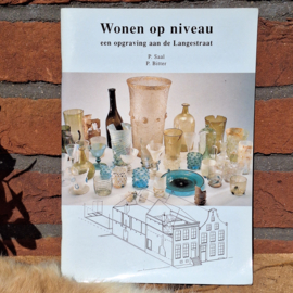 Vintage boekje 'Wonen op niveau, een opgraving aan de Langestraat