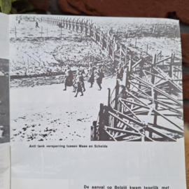 Vintage boekje 'Opdat wij niet vergeten...' J.W. Hofman, 1975
