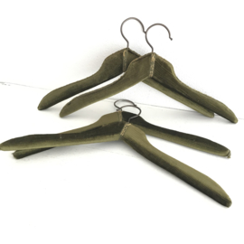 Vintage kledinghangers met groen fluweel  (4x)