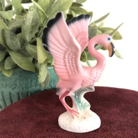 Vintage beeldje van een flamingo met open vleugels