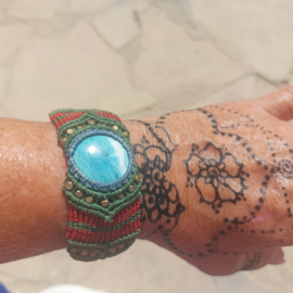 Vintage geknoopte Tibetaanse armband met steen en kraaltjes nr. 1