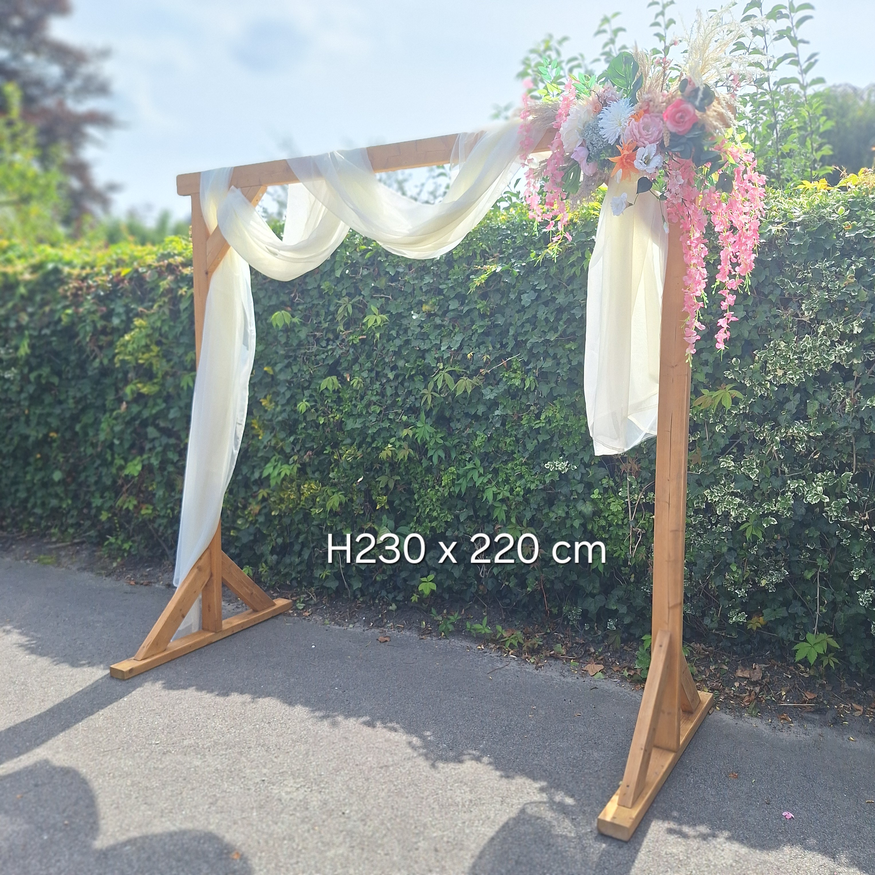 Te huur: Backdrop/ trouwboog 'Robuust' hout