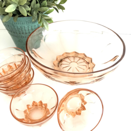 Vintage bowl set van 1 grote schaal, 10 schaaltjes en 6 glaasjes, persglas uit jaren '50