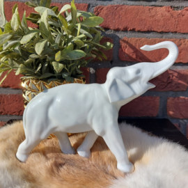 Vintage beeldje witte olifant Bavaria keramiek, H 17 cm.