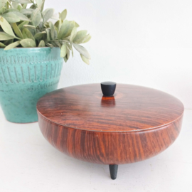 Vintage blik rond op pootjes met hout decor