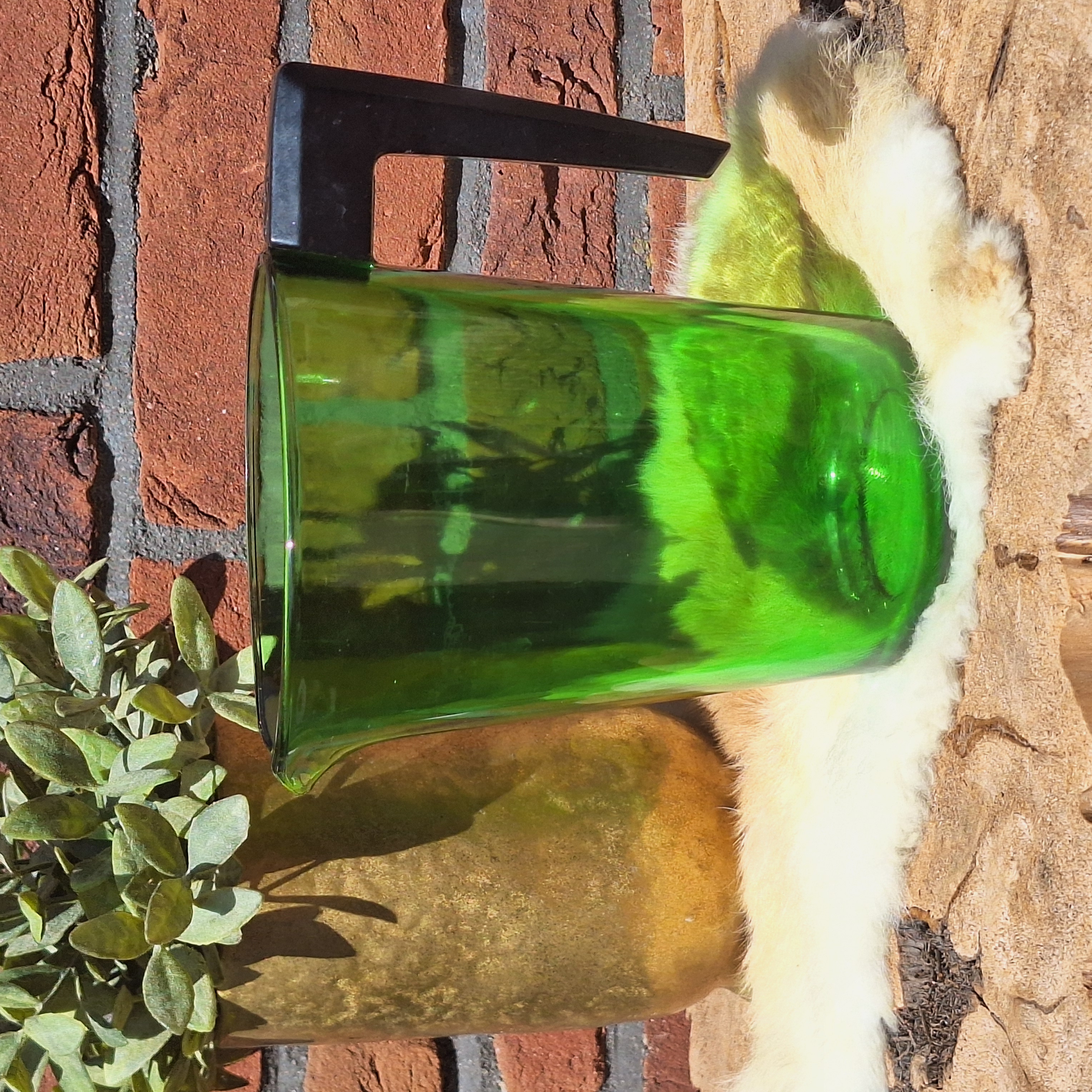 Vintage groene glazen Karaf van 'Vereco, France, H 17,5 cm