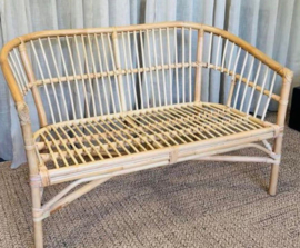 Te huur:  Bankje rotan nr. 2; perfect voor de huwelijks-ceremonie