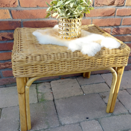 Vintage bamboe/ rotan/ rieten kruk c.q. plantentafel/ bijzettafel