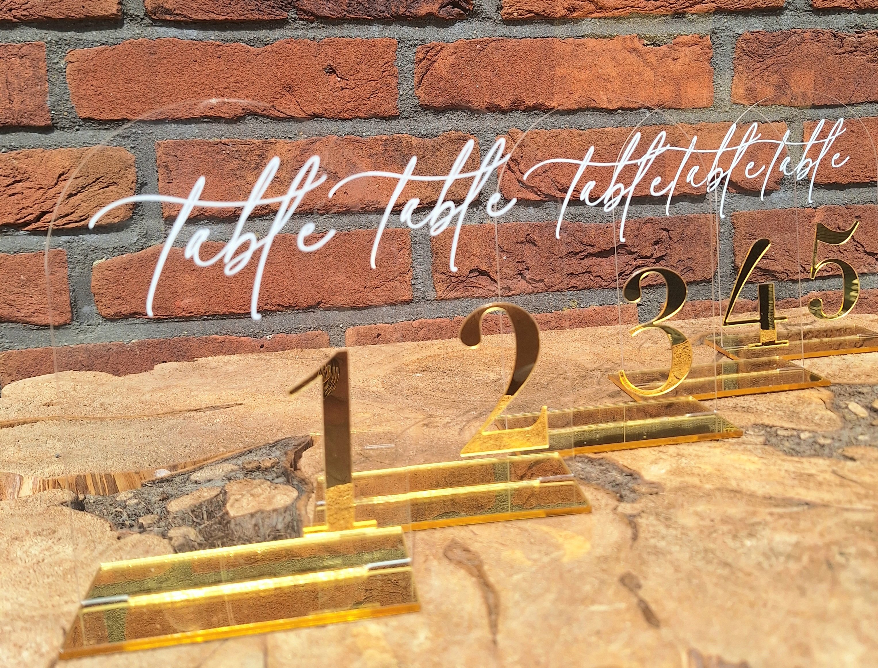Te huur: Set van 10 tafelnummers in plexiglas/ goud