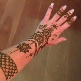 Henna "tattoo's" voorbeelden van "eigen hand"