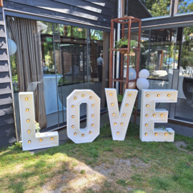 Te huur: LOVE Lichtletters XL