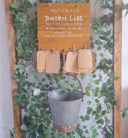Te huur: set Bucket list; Bord, kaartjes en metalen emmer