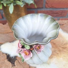 Vintage vaas 'Capodimonte' 'bloemen H 17 cm.
