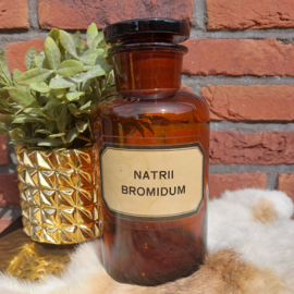 Vintage apothekersfles met origineel etiket  "NatrII Bromidum"