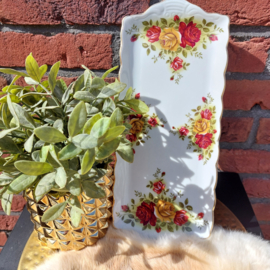 Vintage  opdien schaaltje gelijkend op 'Elizabethan Staffordshire', ongemerkt