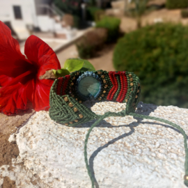 Vintage geknoopte Tibetaanse armband met steen en kraaltjes nr. 1