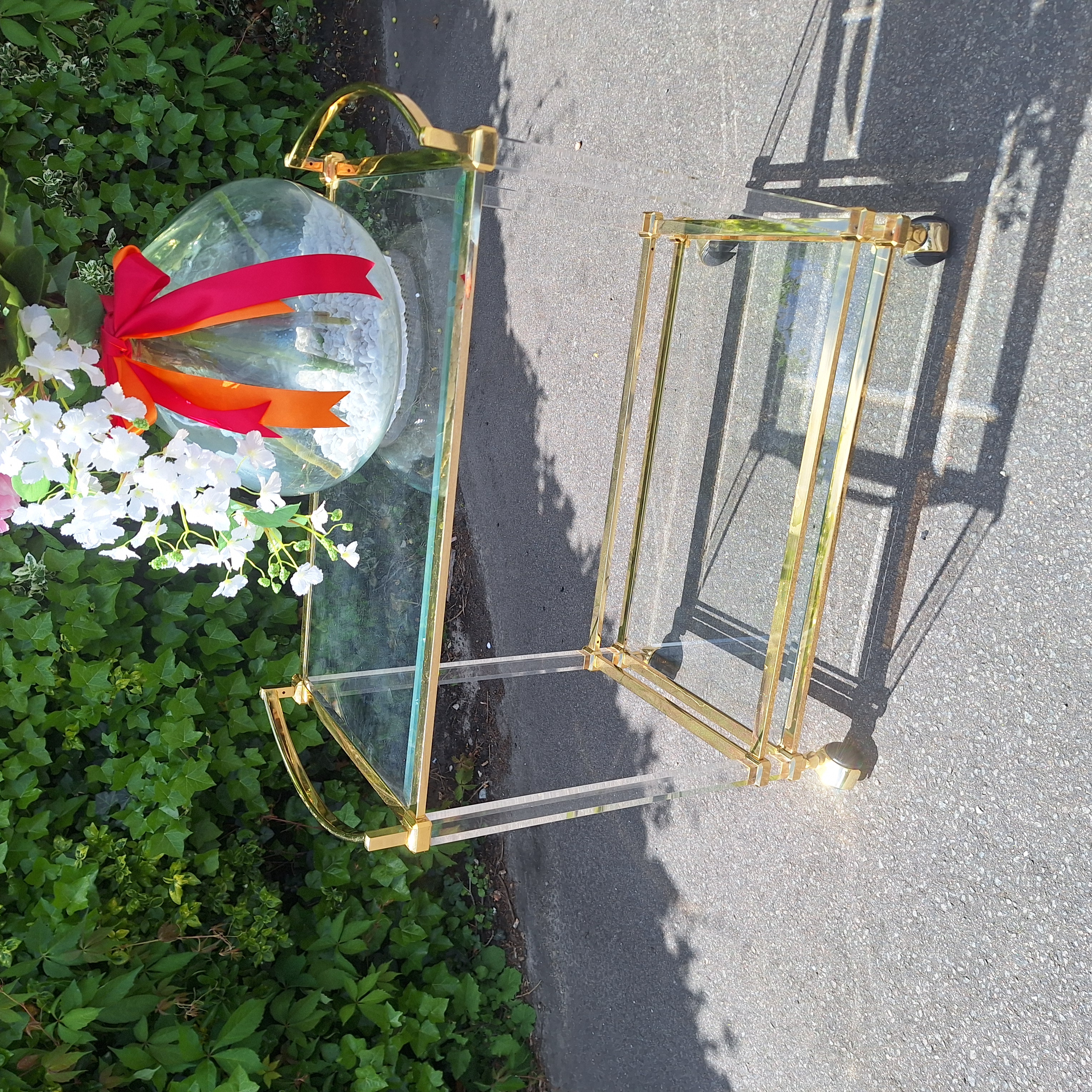 Te huur:  Gouden/ glas serveerwagentje /theetafel / bijzettafel