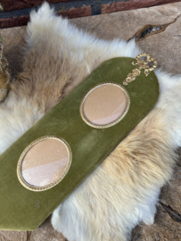 Antieke groene fluwelen wandhanger voor 2 foto's met kwast