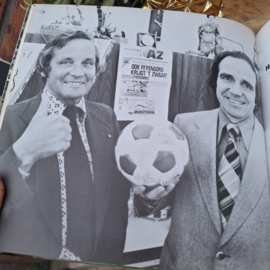 Vintage boek 'AZ 67, Victorie in Alkmaar' door Theo Koomen