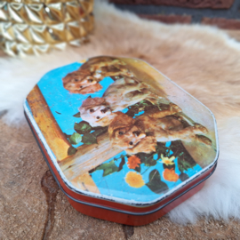 Vintage blikje met afbeelding van een stel Cocker Spaniel puppies