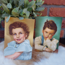 Vintage ansichtkaarten van een jongen en een meisje
