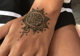 Henna "tattoo's" voorbeelden van "eigen hand"