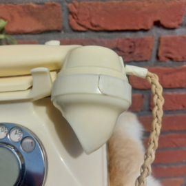 Vintage ivoorkleurige bakelieten telefoon