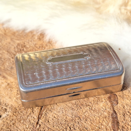 Vintage tabaksdoosje met scharnierend deksel