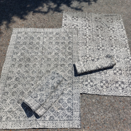 Te huur: Dikke katoenen tapijt/kleed  238 x 255 cm, 2 verschillende prints