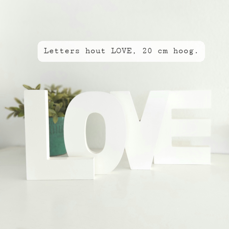 Huren:  Letters "LOVE" in hout, 20 cm hoog