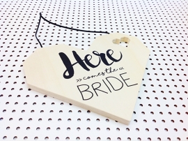 Houten hart "Here comes the bride"