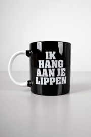 Mwah - mok  "Ik hang aan je lippen"