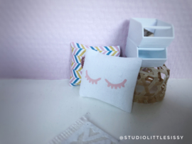 Textiel | Kussentje  | 4 x 5 cm | wit + roze Sleepy Eyes 