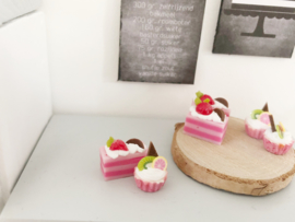 Kitchen | Food & drinks | cupcake and pastry
