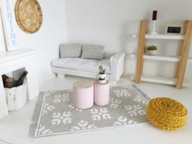 Living room | Small side table | pink | old look