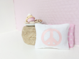 Textiel | kussentje | 4 x 5 cm | Zoedt | wit + pink peace