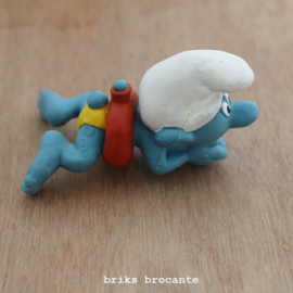 zwemmende smurf